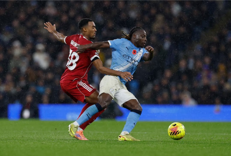 Liverpool có lợi thế sân nhà trước Manchester City